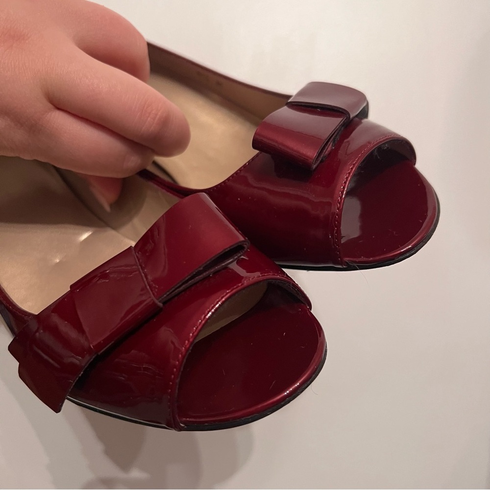Stuart Weitzman - Bowgirl Burgundy Red Patent Leather Heels - 8.5 - Picture 5 of 7